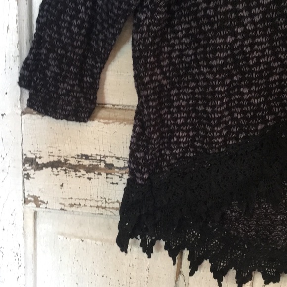 Gray/Black 3/4 sleeve pullover with lace trim - Picture 2 of 4